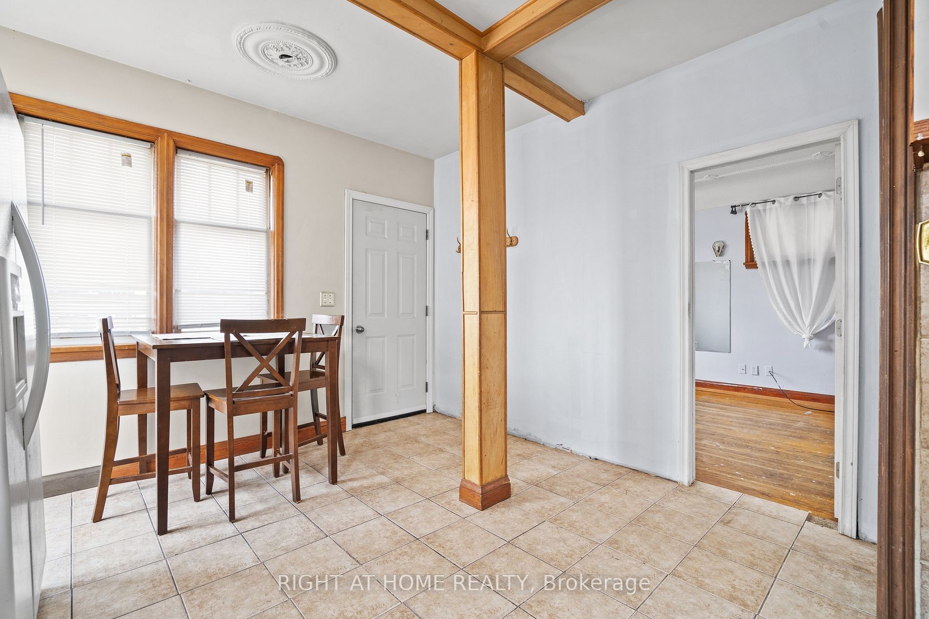 559 Ritson Rd S