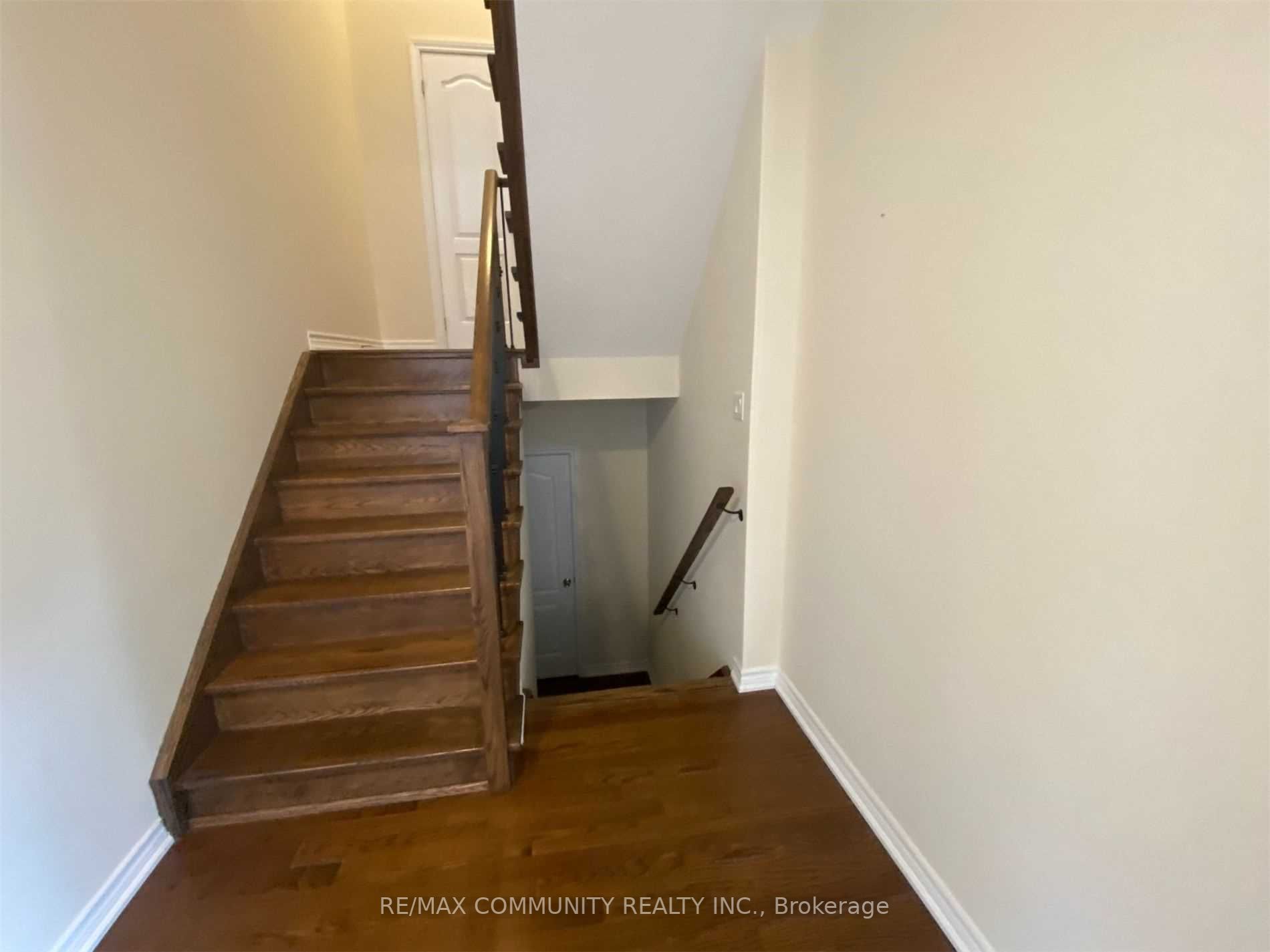 226 Crombie St