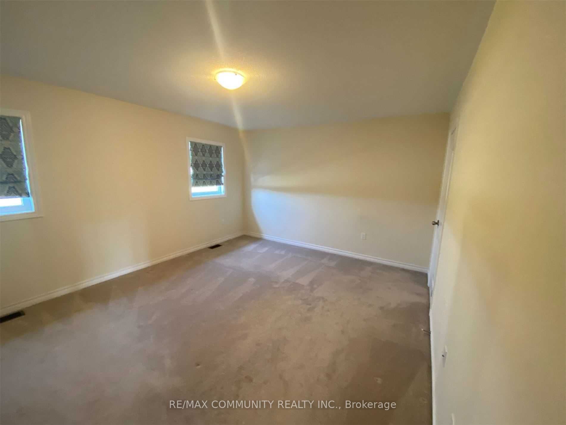226 Crombie St