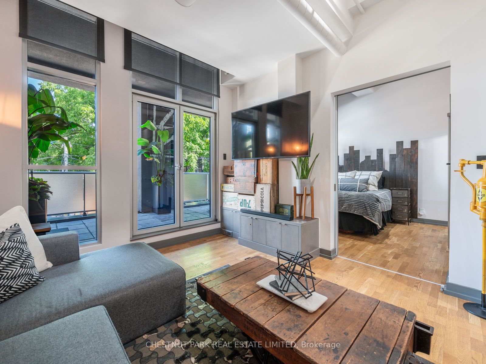 1852 Queen St E, #206