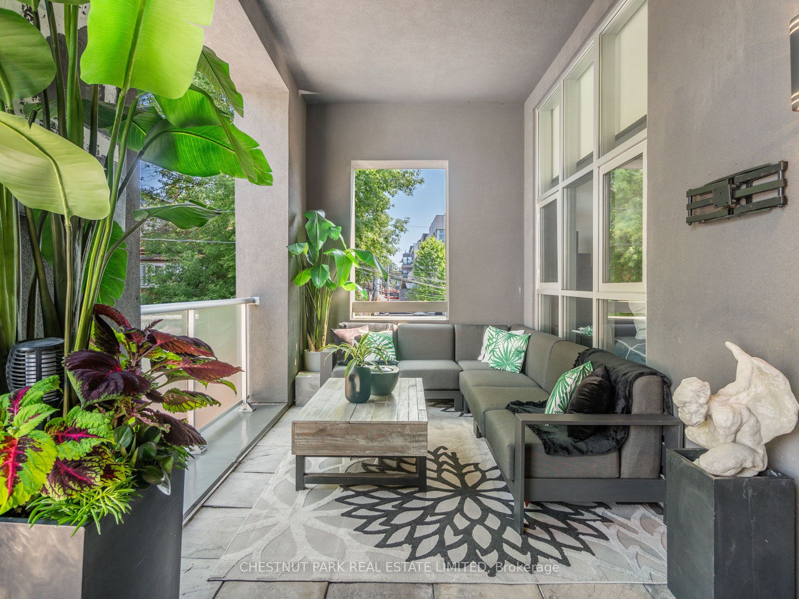 1852 Queen St E, #206