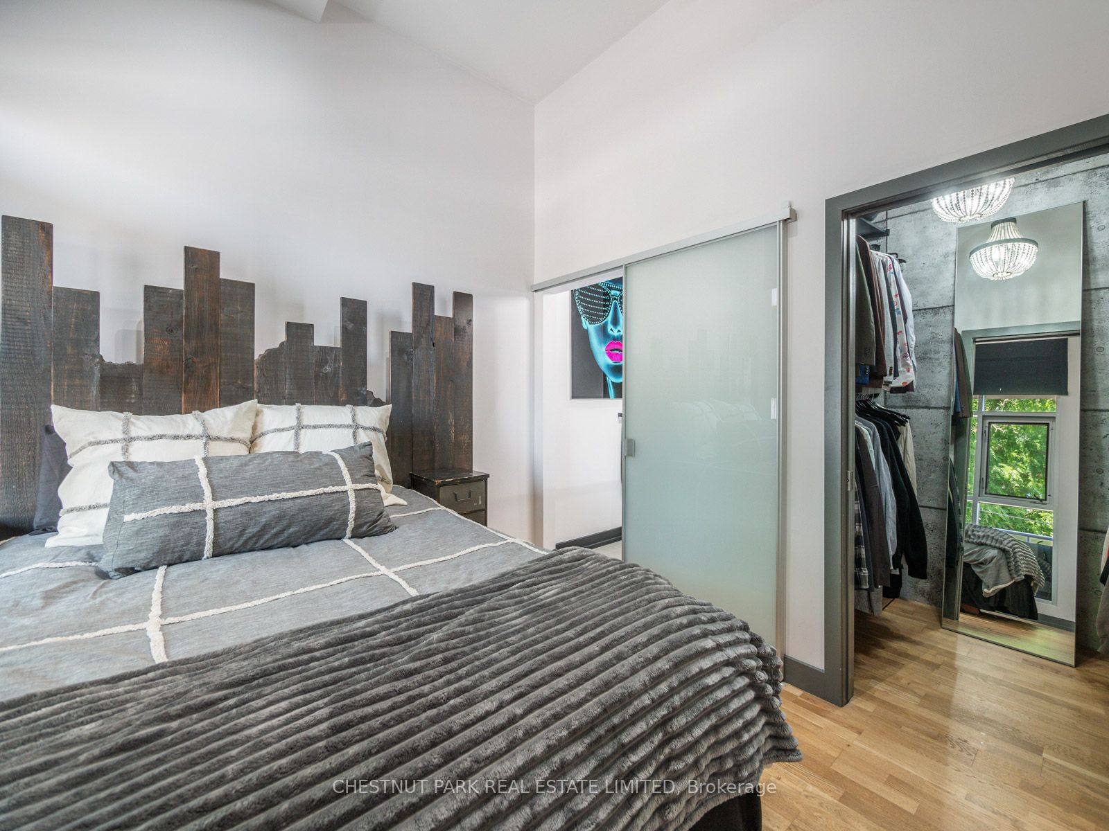 1852 Queen St E, #206