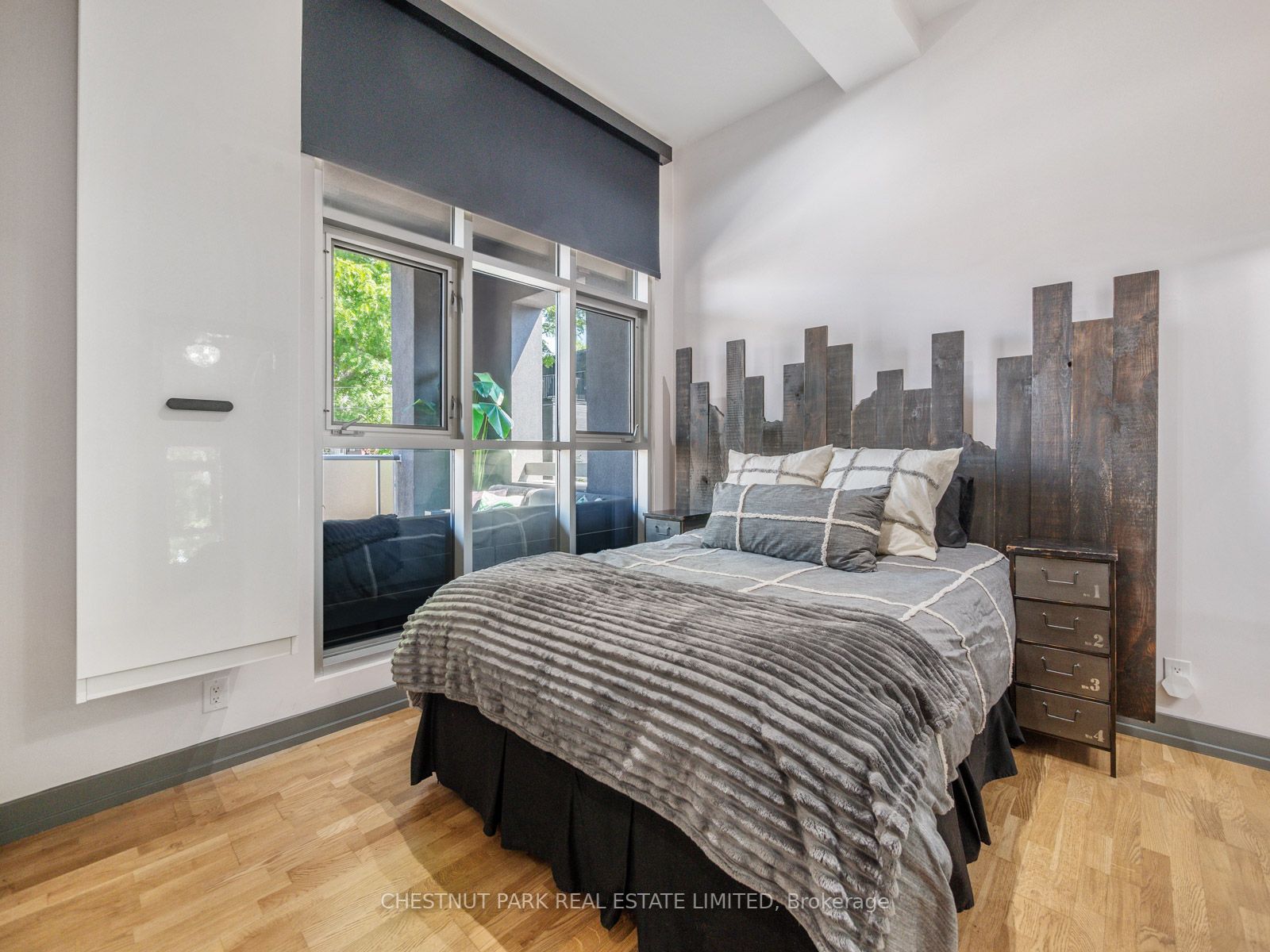 1852 Queen St E, #206