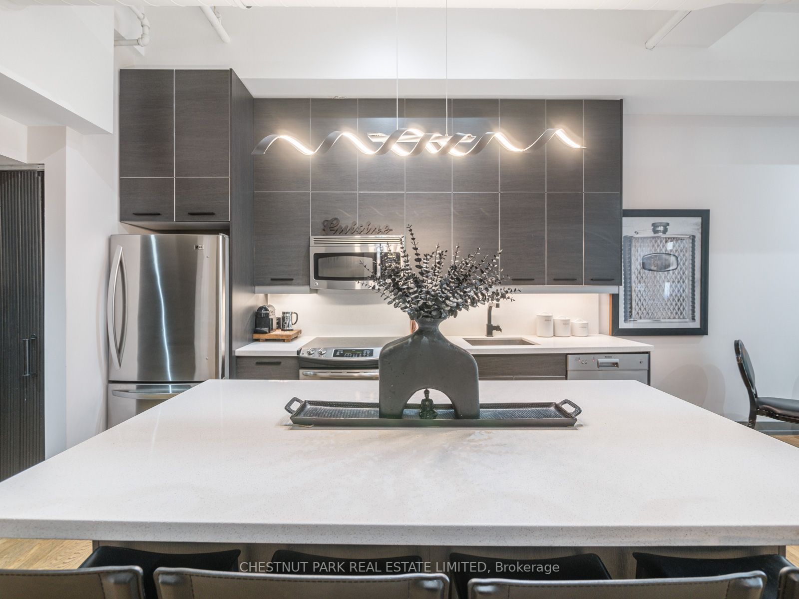 1852 Queen St E, #206