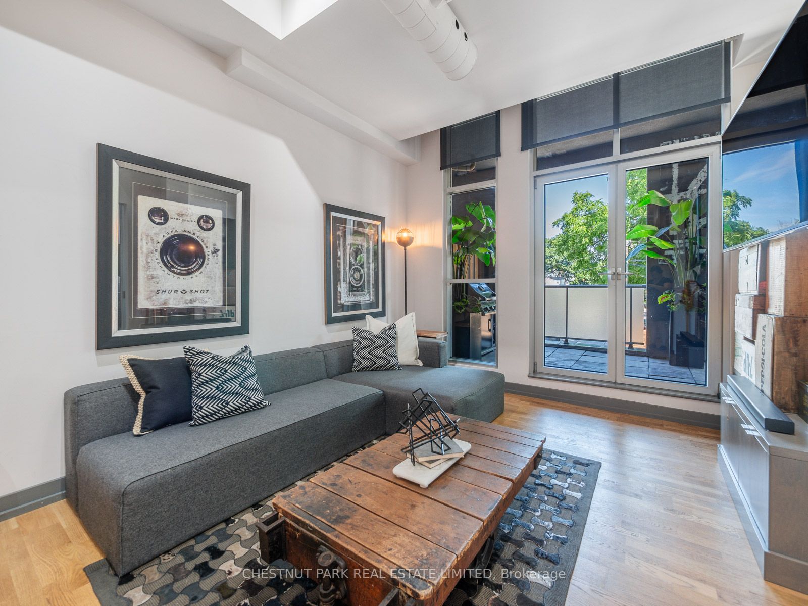 1852 Queen St E, #206