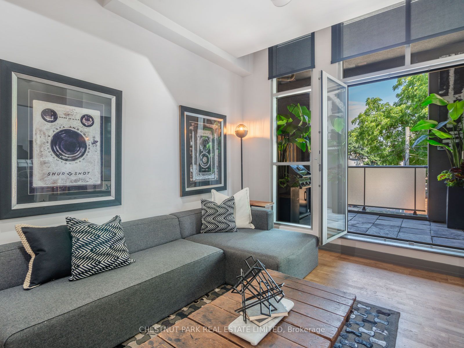 1852 Queen St E, #206