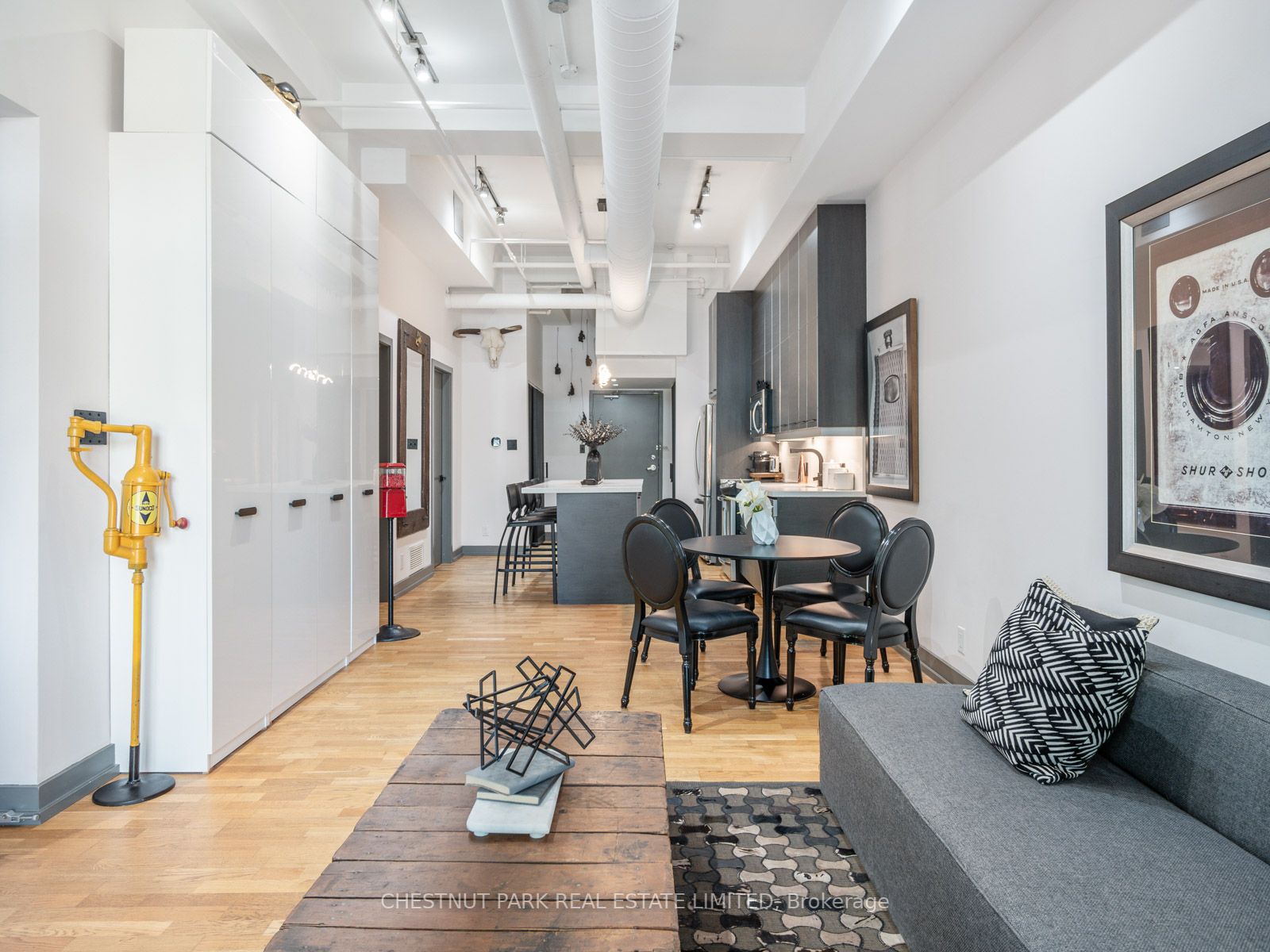 1852 Queen St E, #206