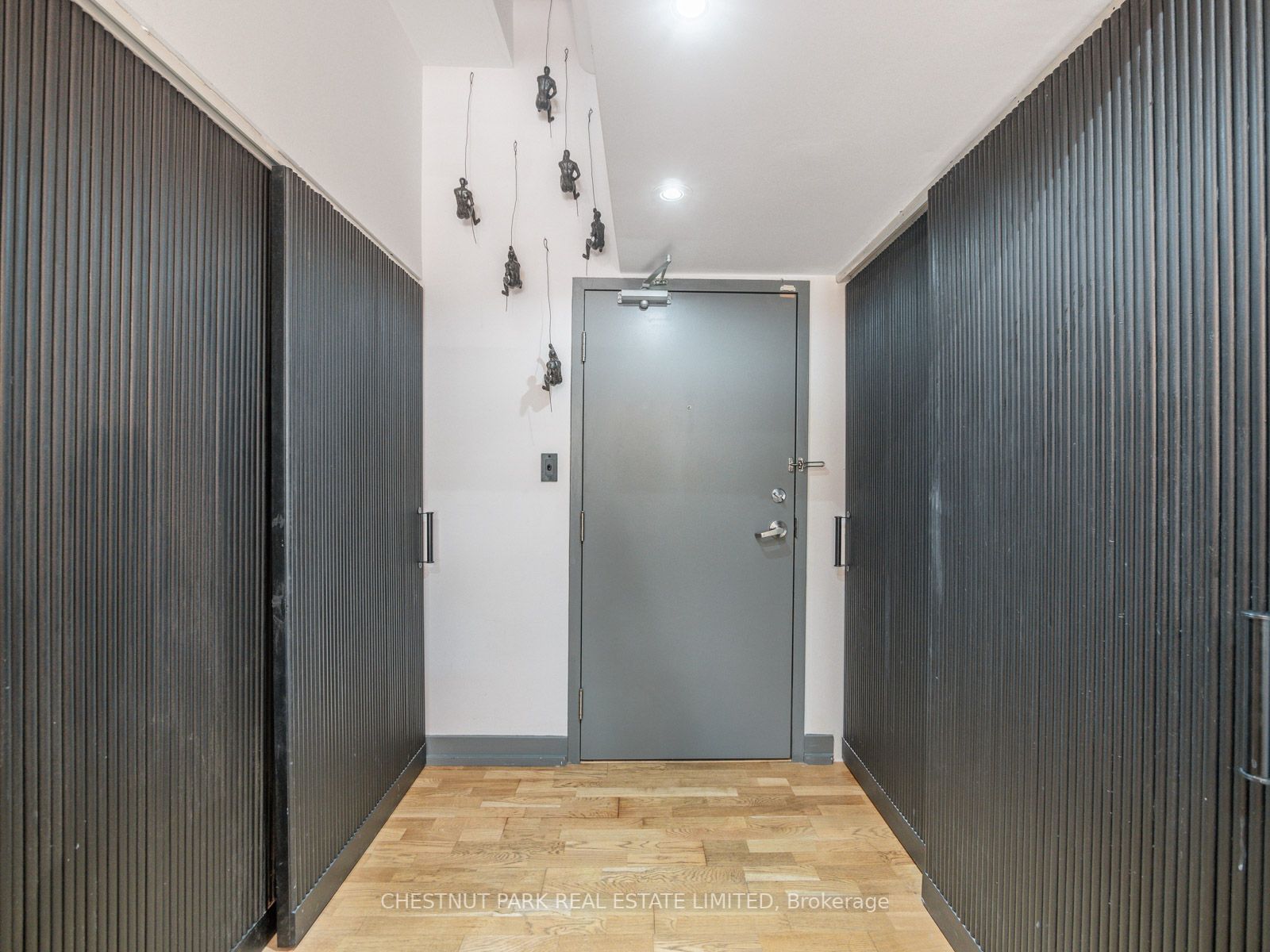 1852 Queen St E, #206