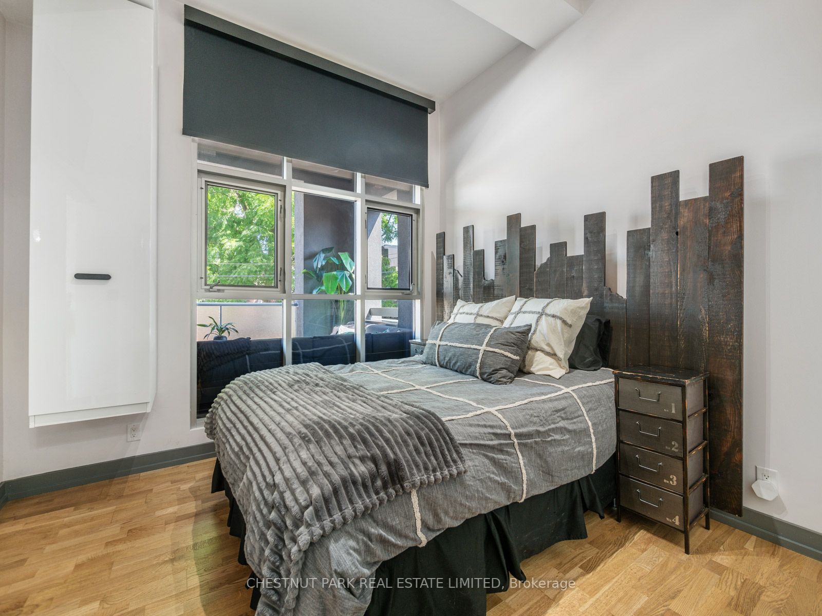 1852 Queen St E, #206