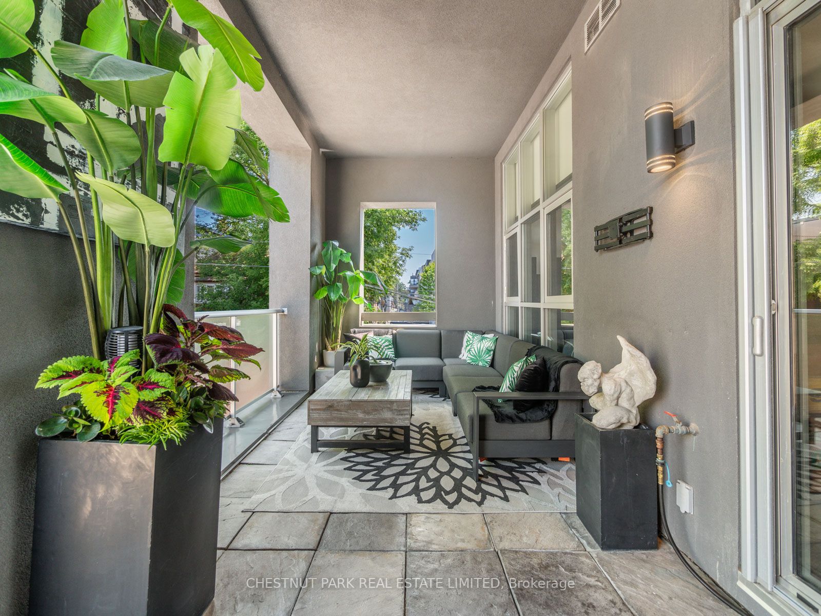 1852 Queen St E, #206