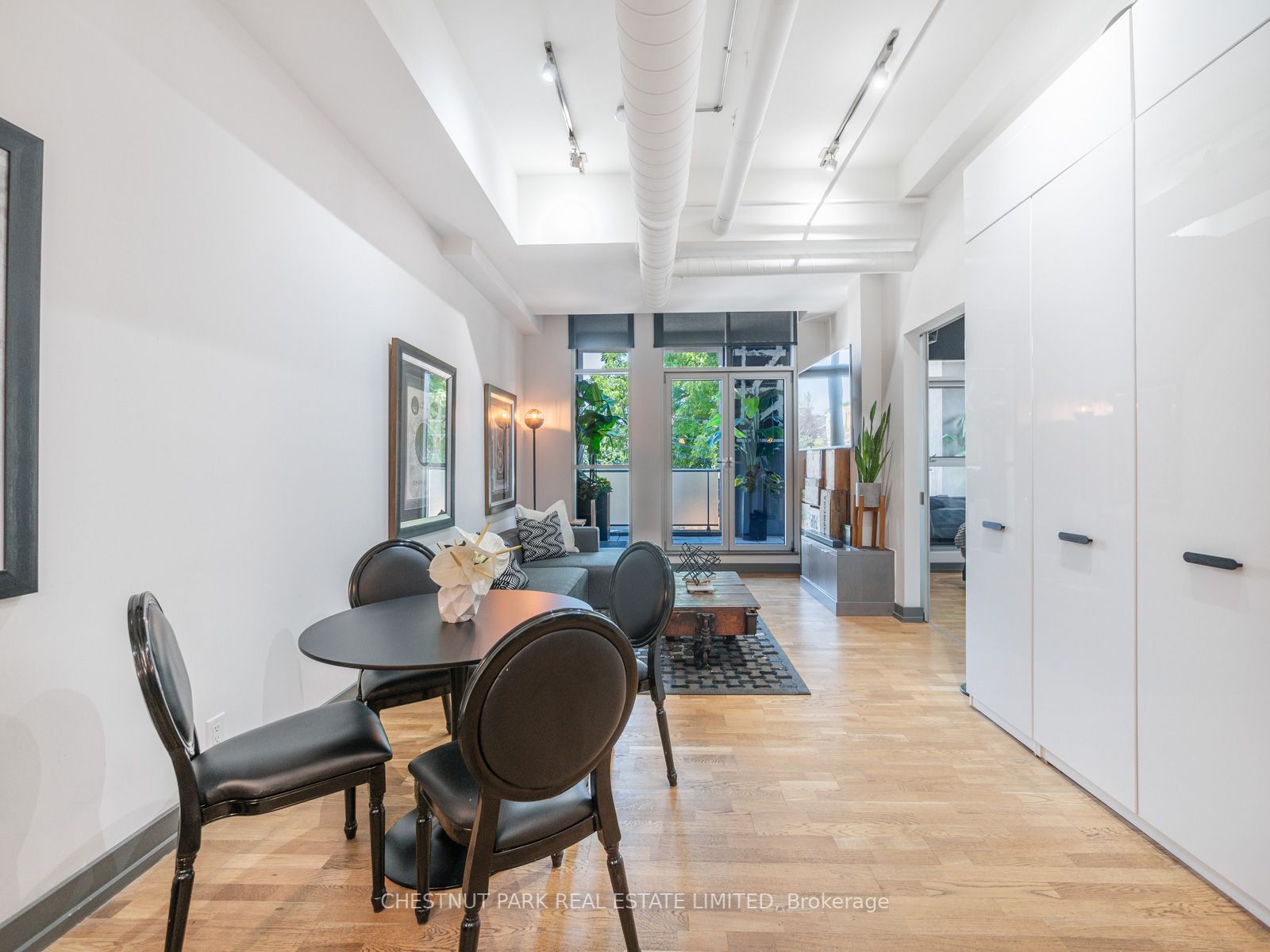 1852 Queen St E, #206