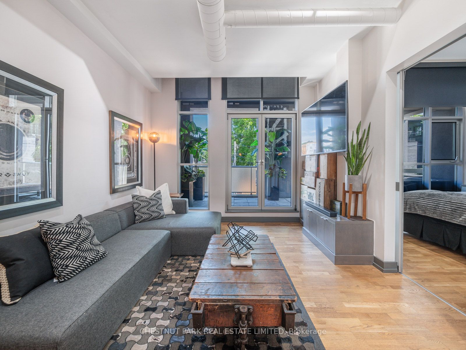 1852 Queen St E, #206