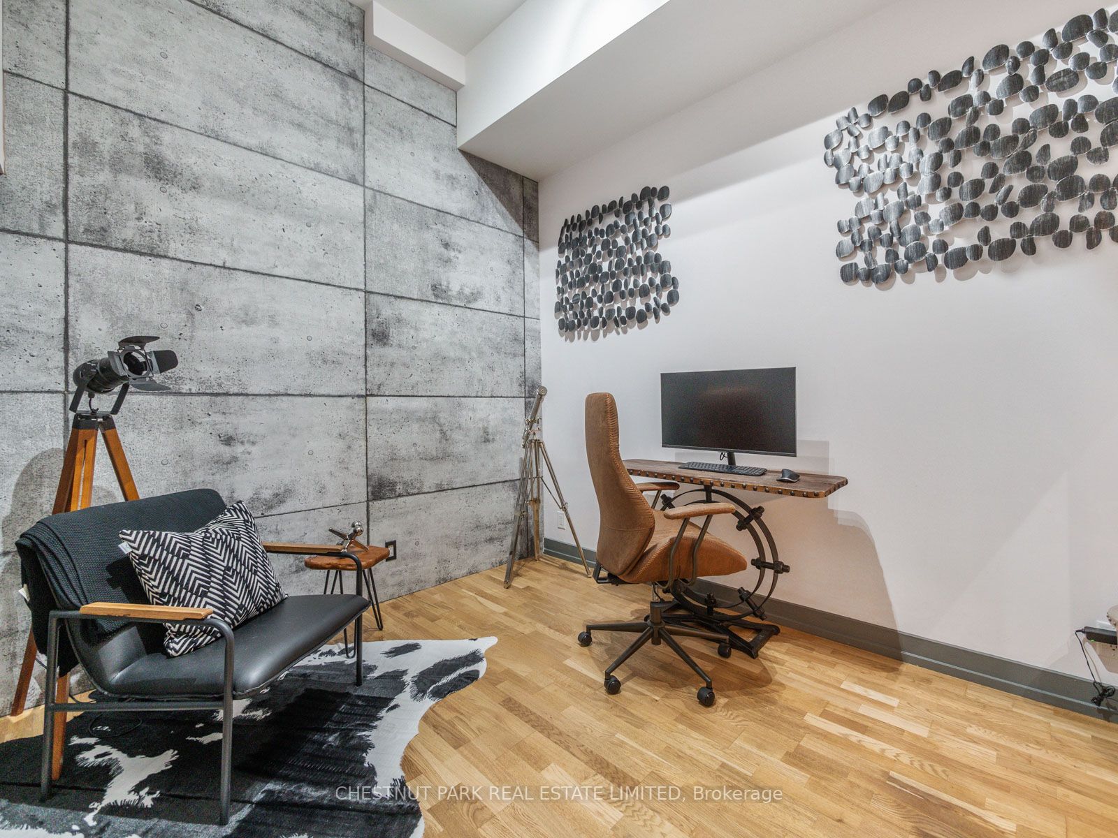 1852 Queen St E, #206