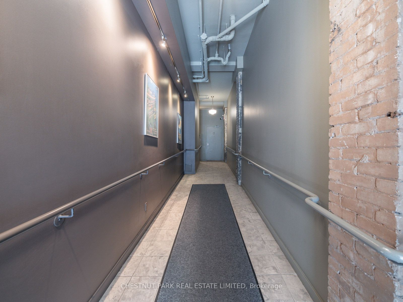 1852 Queen St E, #206