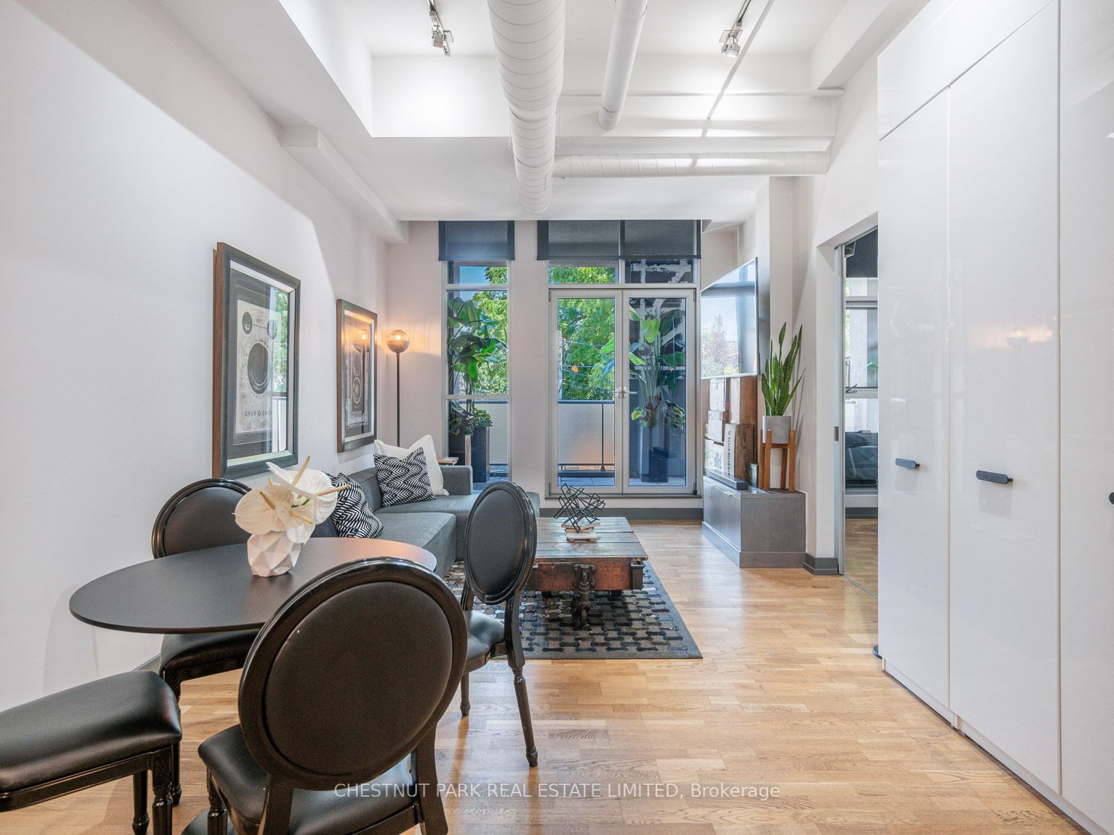 1852 Queen St E, #206