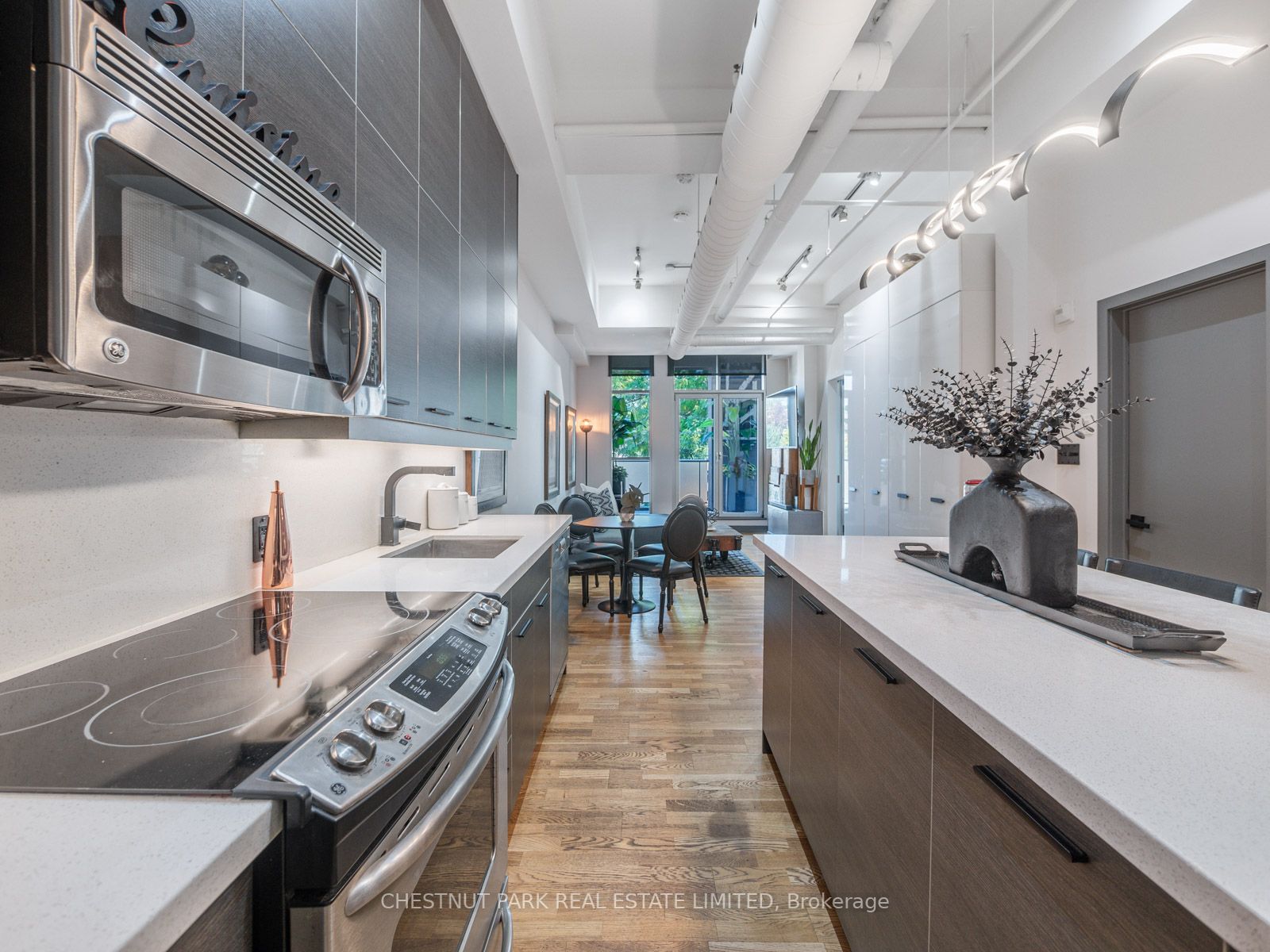 1852 Queen St E, #206