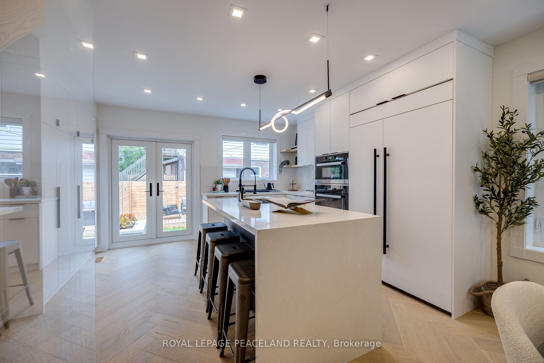 806 Kingston Rd