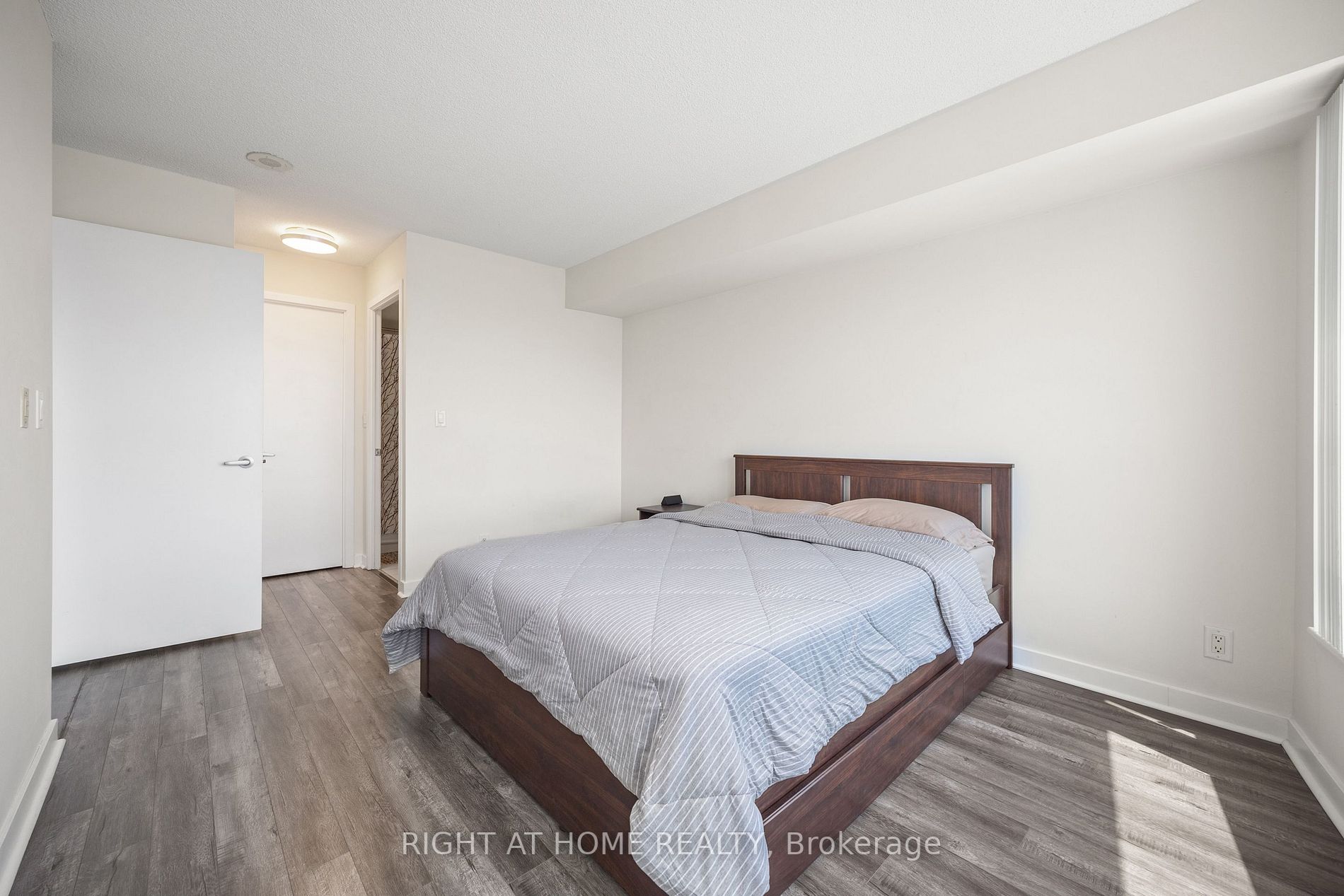 36 Lee Centre Dr, #2507