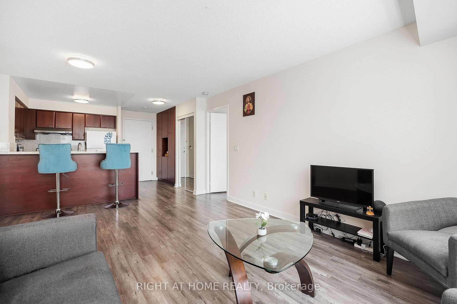 36 Lee Centre Dr, #2507