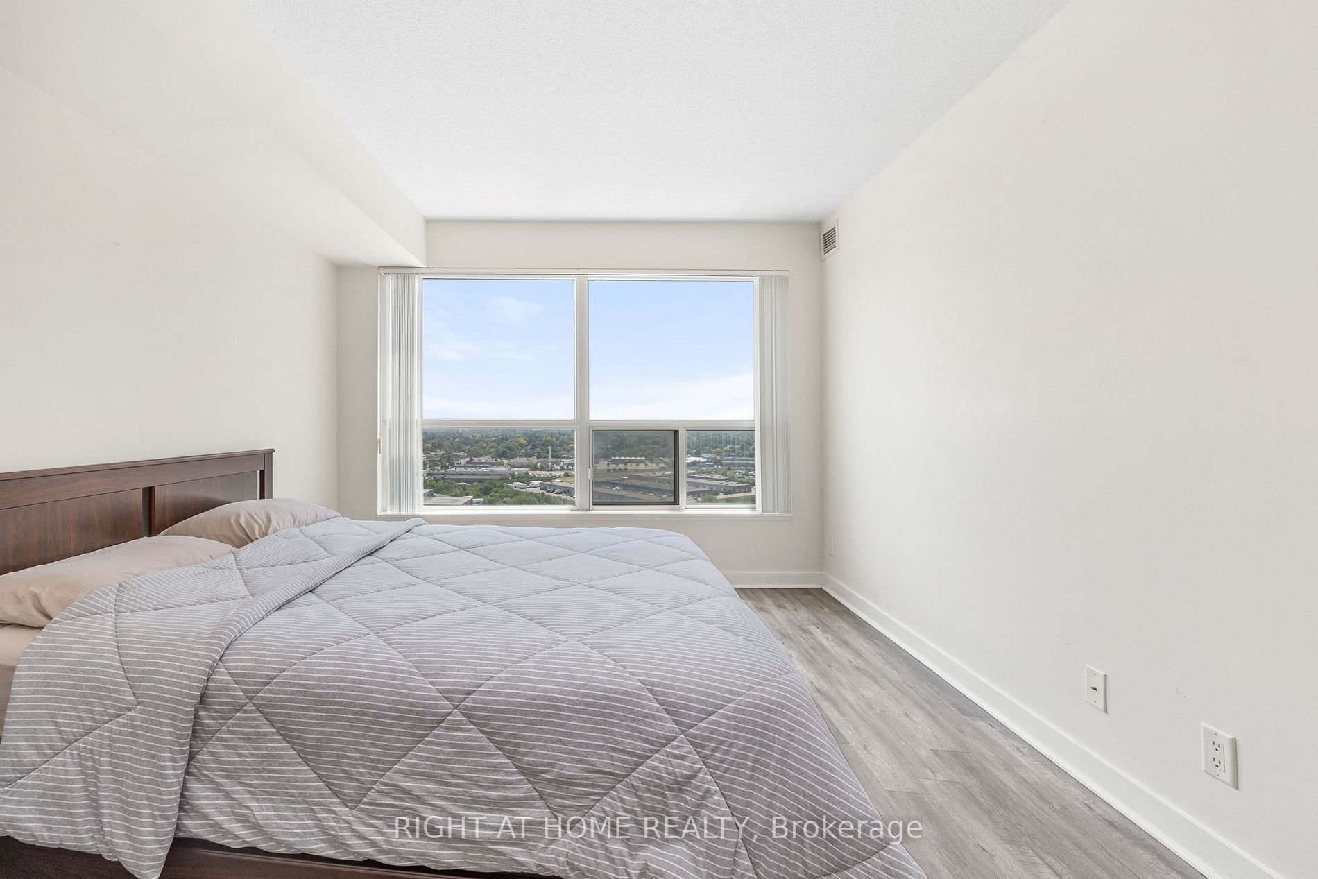 36 Lee Centre Dr, #2507