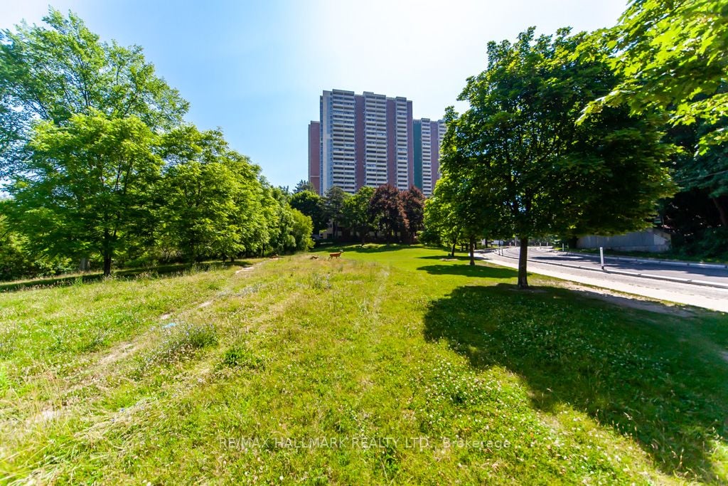 1 Massey Sq, #418