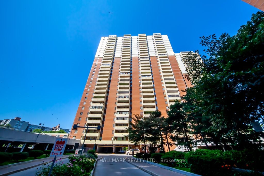 1 Massey Sq, #418