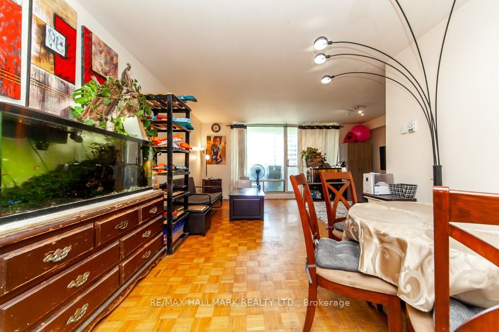 1 Massey Sq, #418