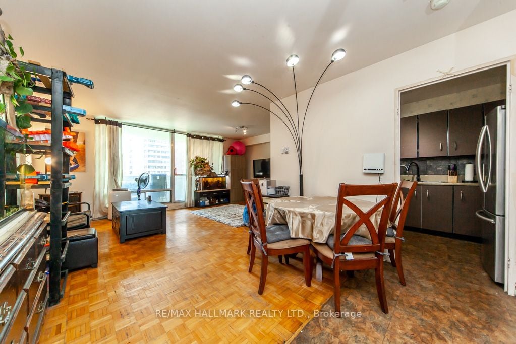 1 Massey Sq, #418