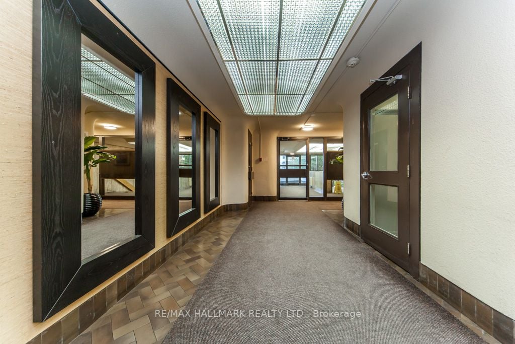 1 Massey Sq, #418