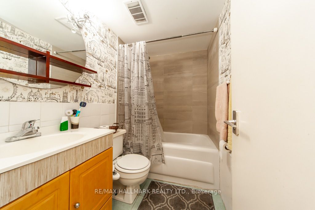 1 Massey Sq, #418