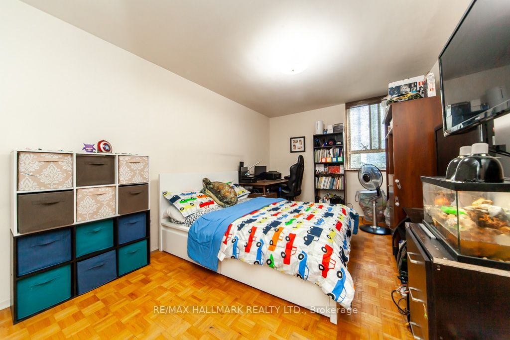 1 Massey Sq, #418