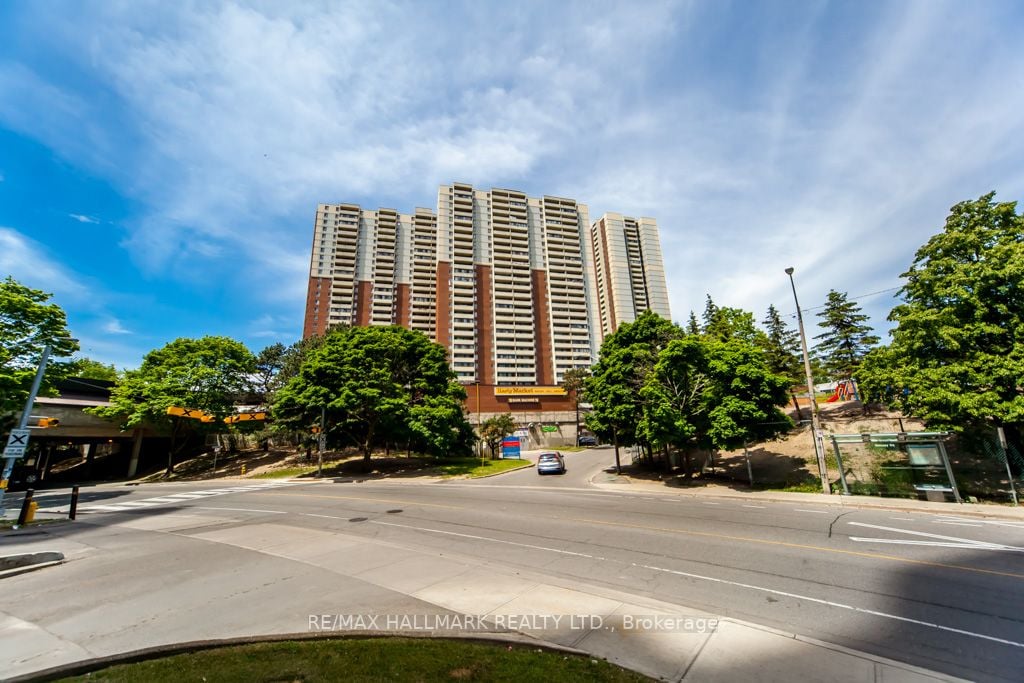 1 Massey Sq, #418