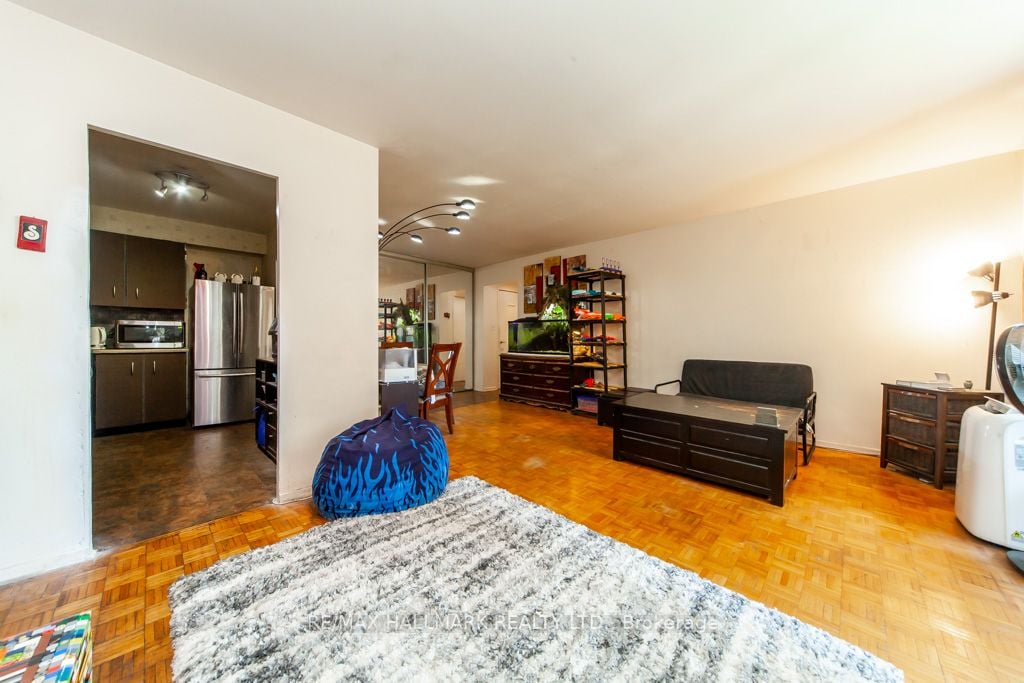 1 Massey Sq, #418