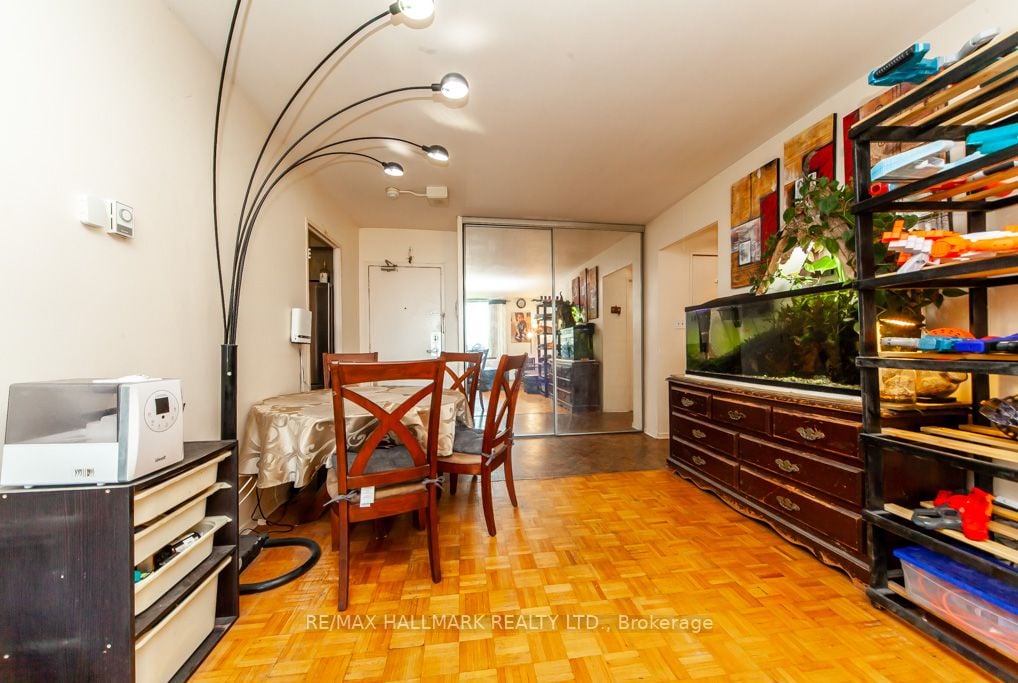 1 Massey Sq, #418