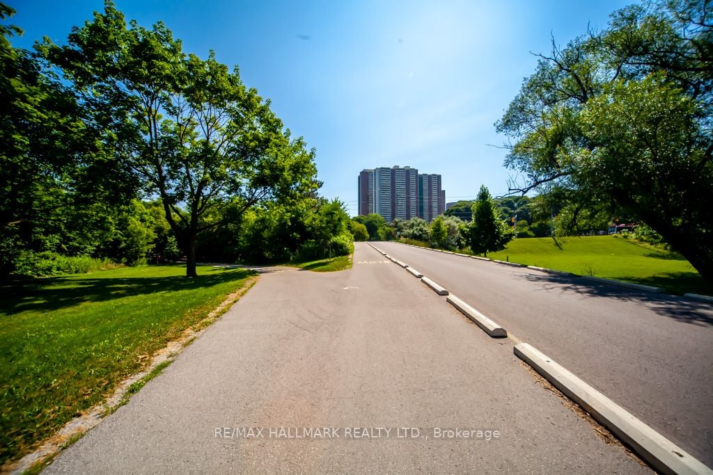 1 Massey Sq, #418