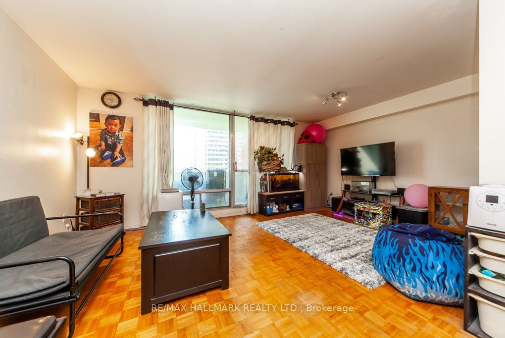 1 Massey Sq, #418