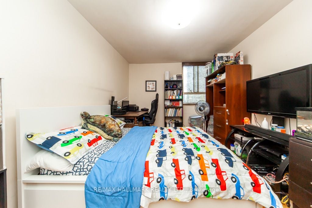 1 Massey Sq, #418