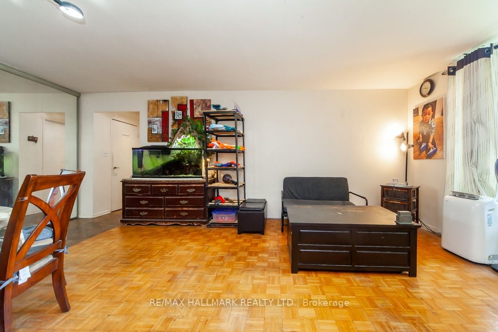 1 Massey Sq, #418