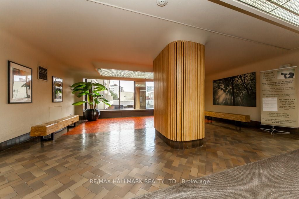 1 Massey Sq, #418