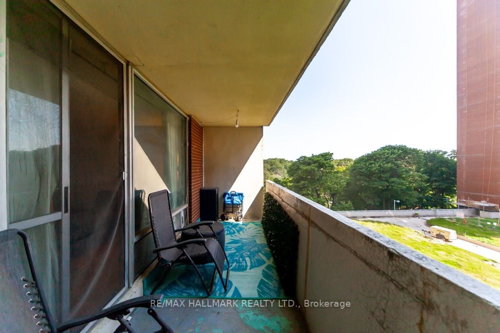 1 Massey Sq, #418