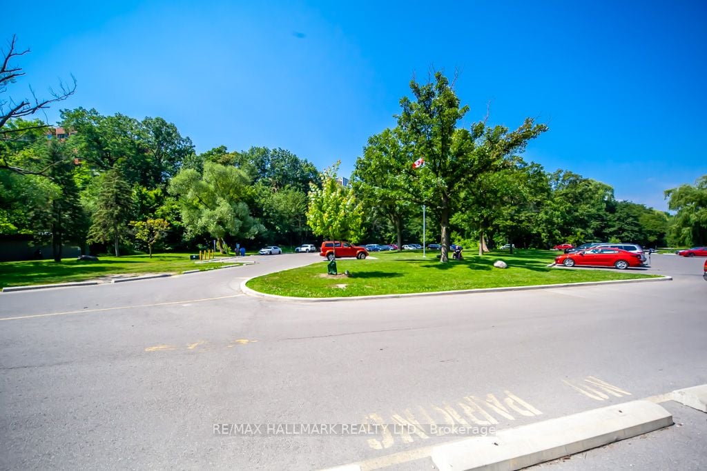 1 Massey Sq, #418