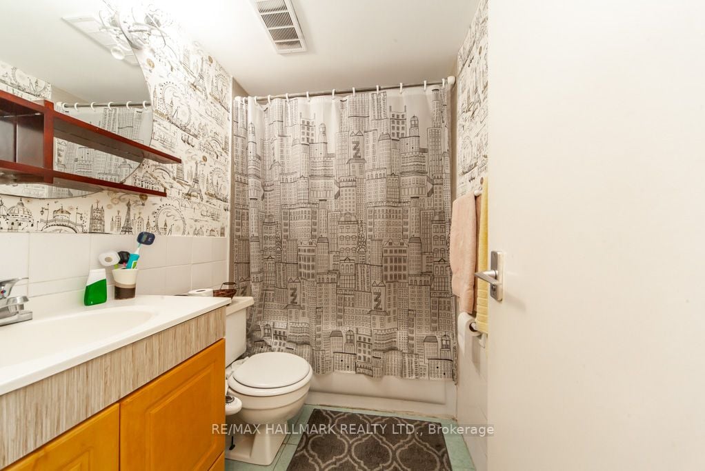 1 Massey Sq, #418