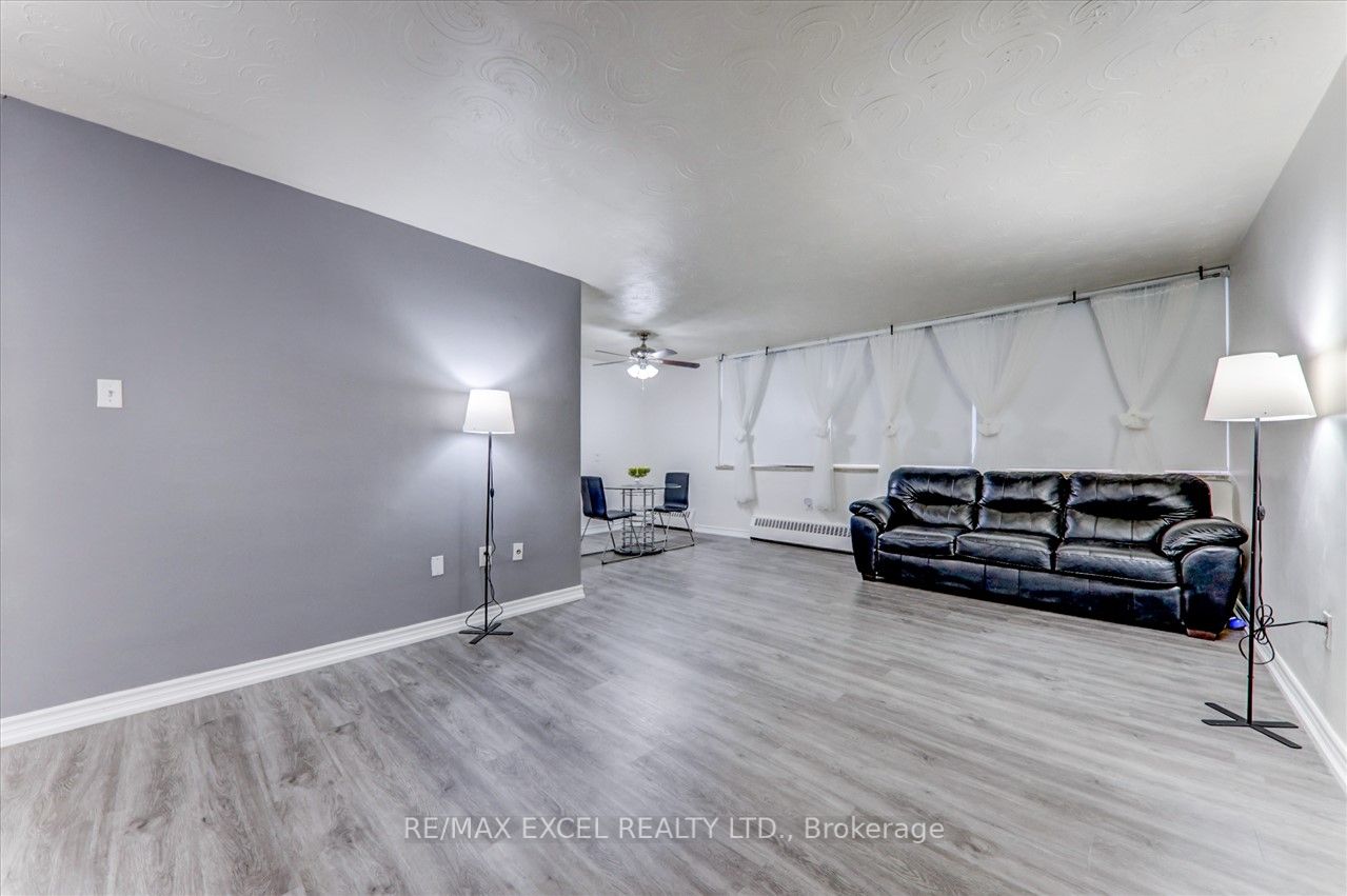 2245 Eglinton Ave E, #205