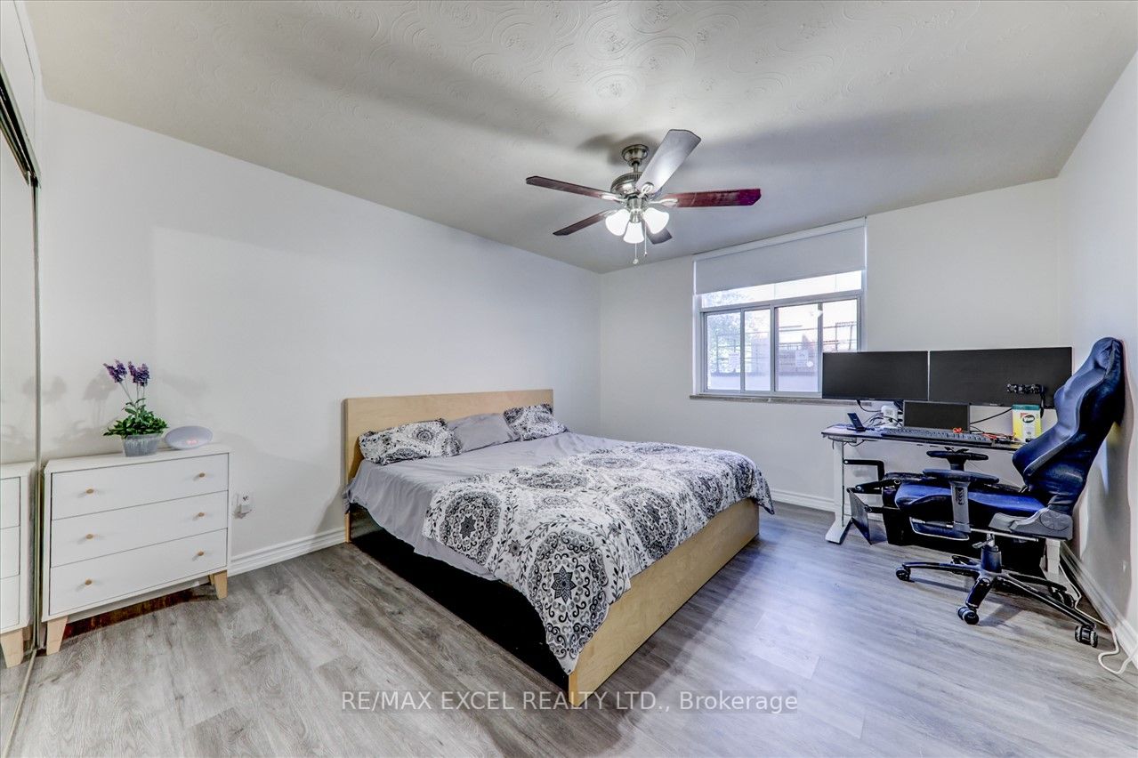 2245 Eglinton Ave E, #205