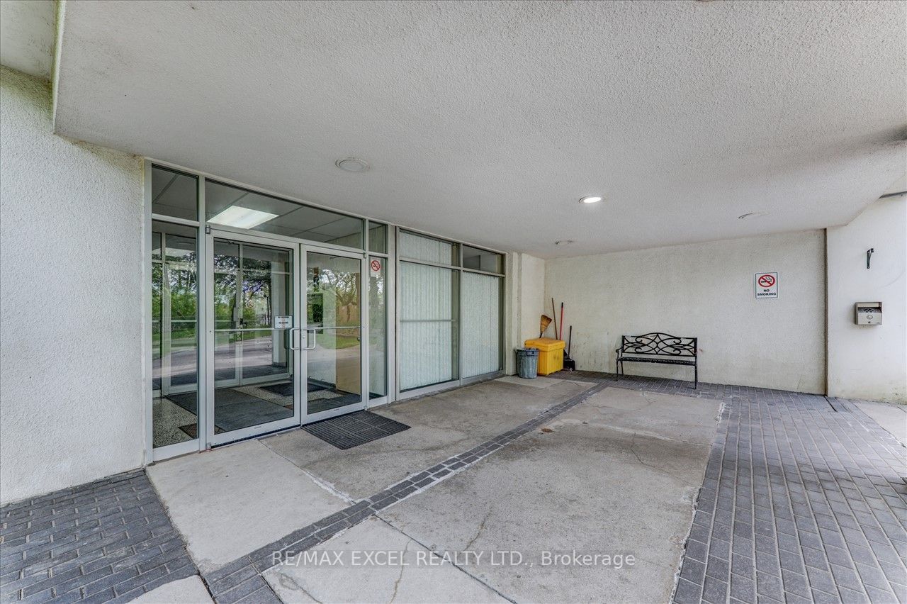 2245 Eglinton Ave E, #205