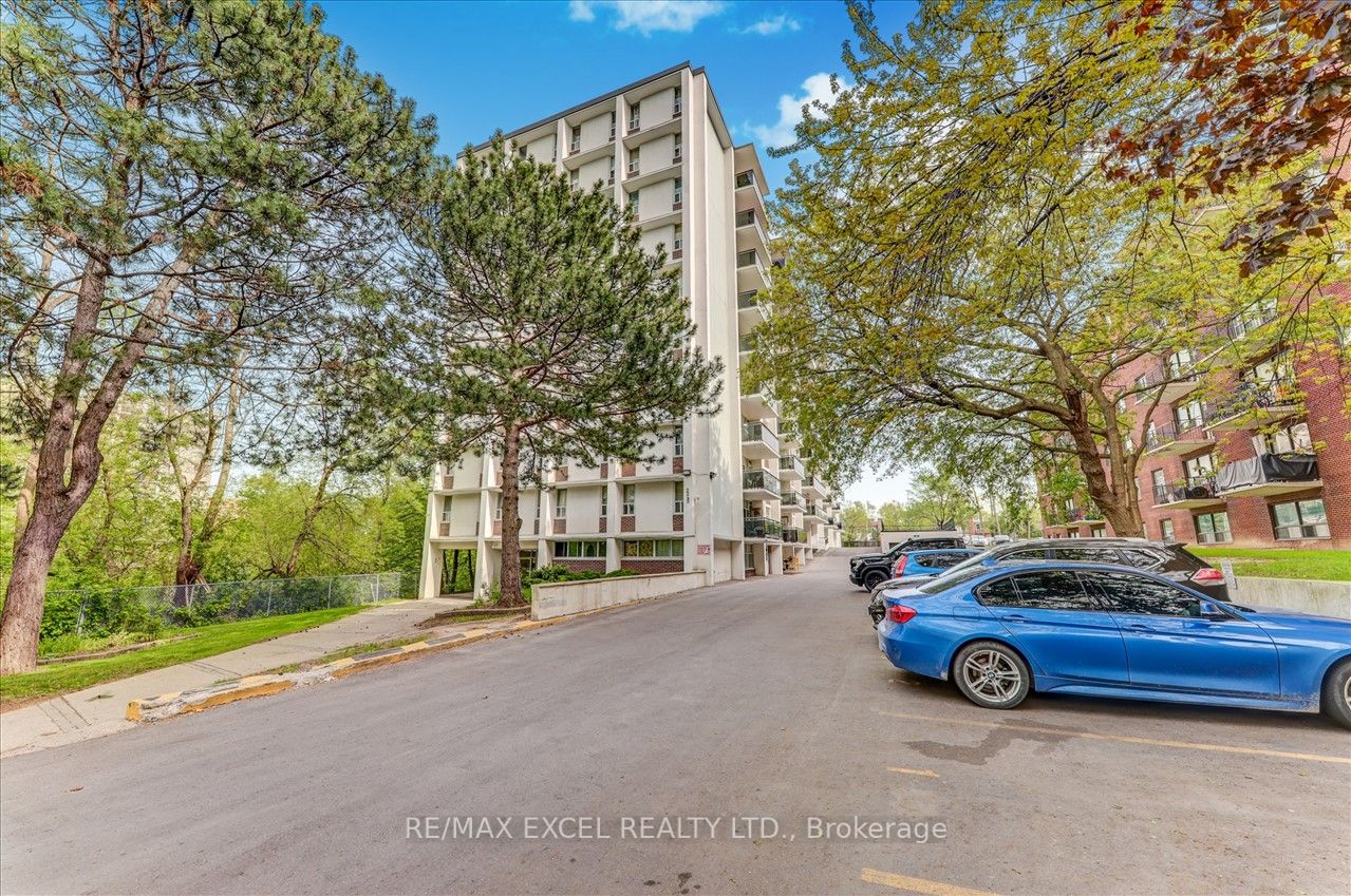 2245 Eglinton Ave E, #205