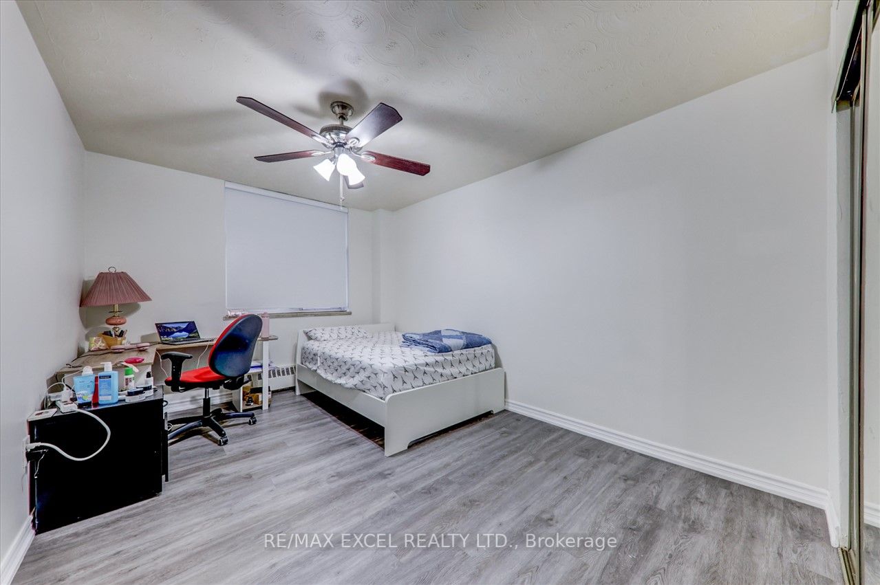 2245 Eglinton Ave E, #205