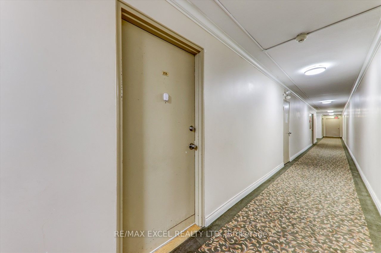 2245 Eglinton Ave E, #205