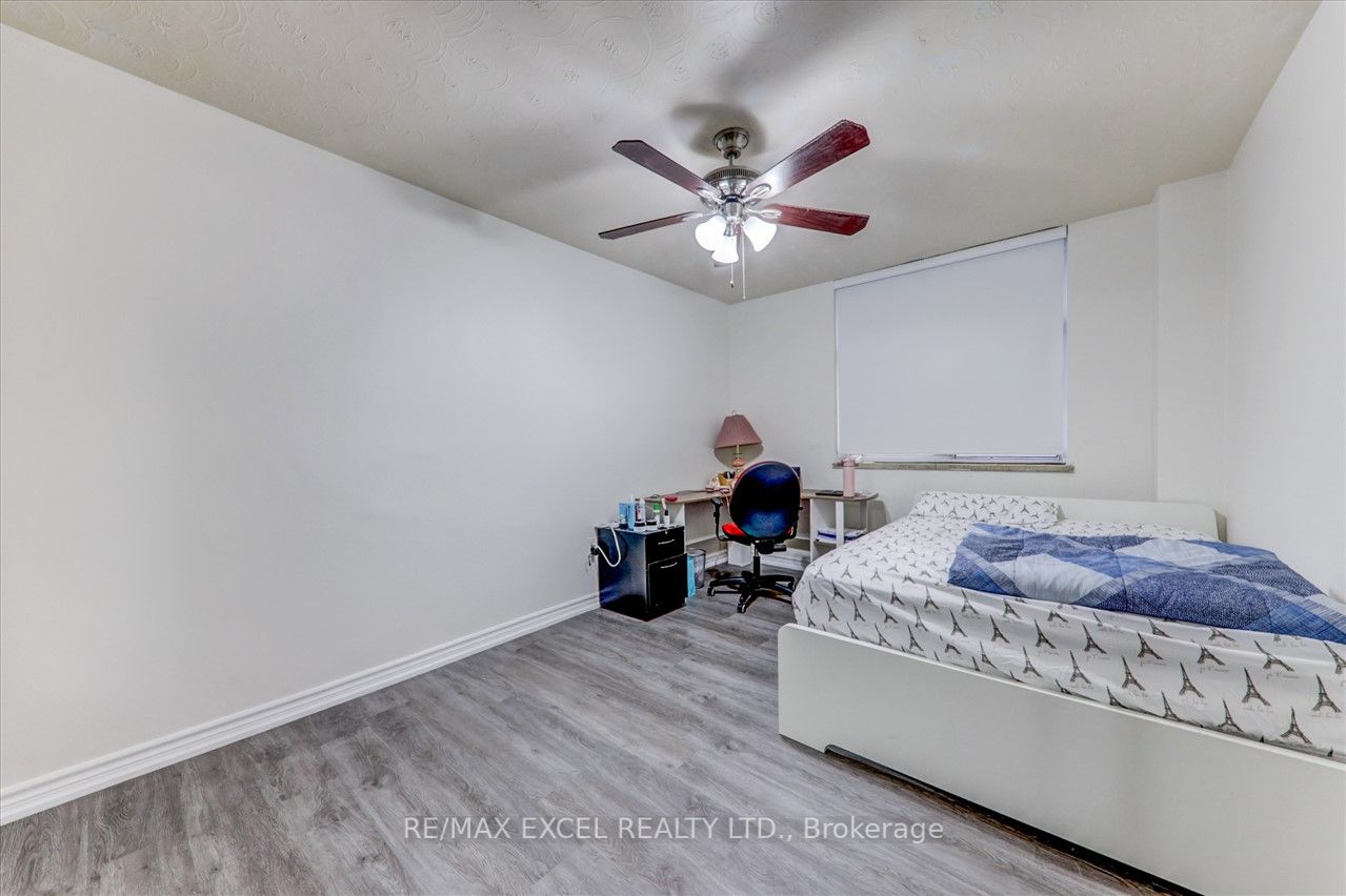 2245 Eglinton Ave E, #205