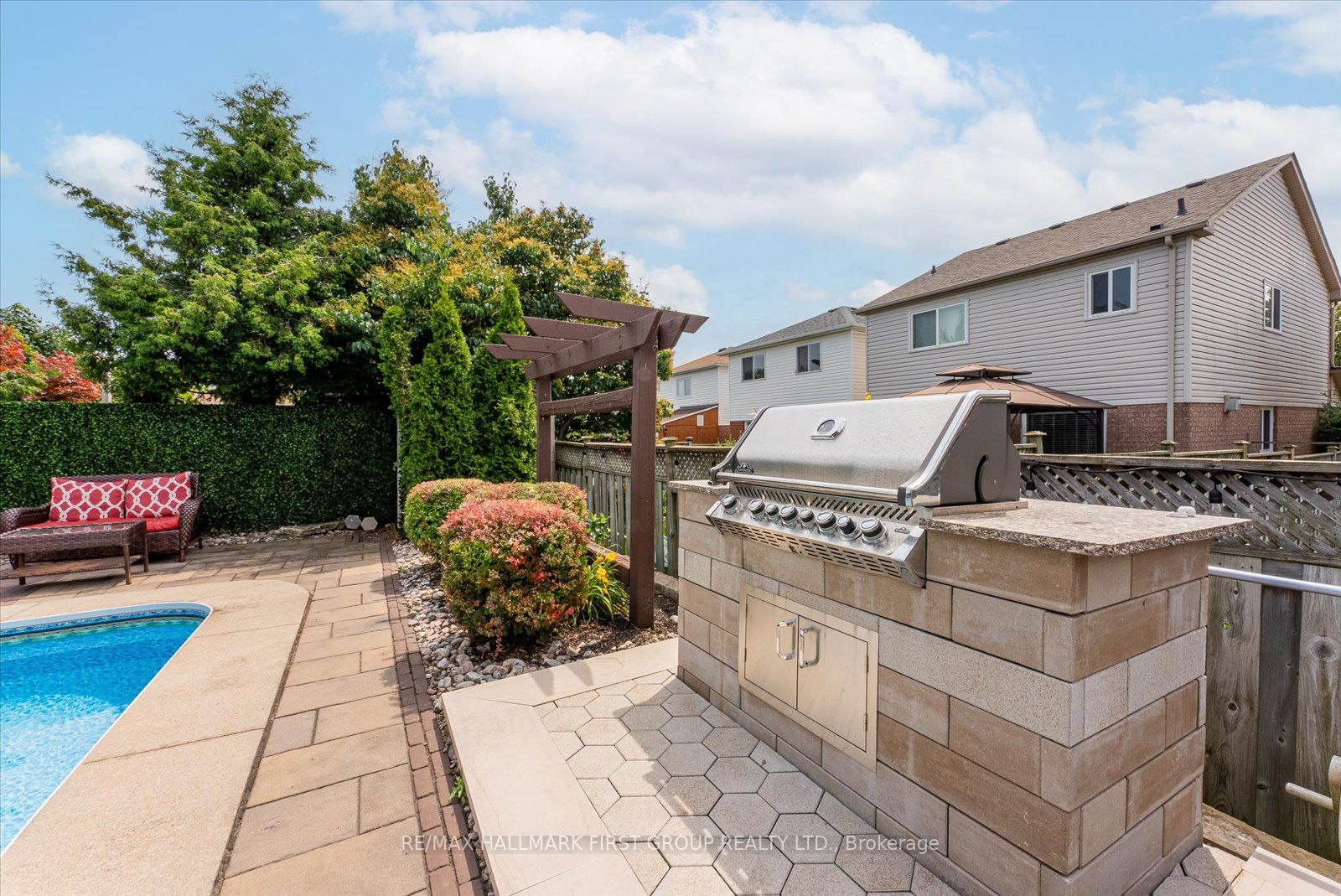 21 Hogan Cres